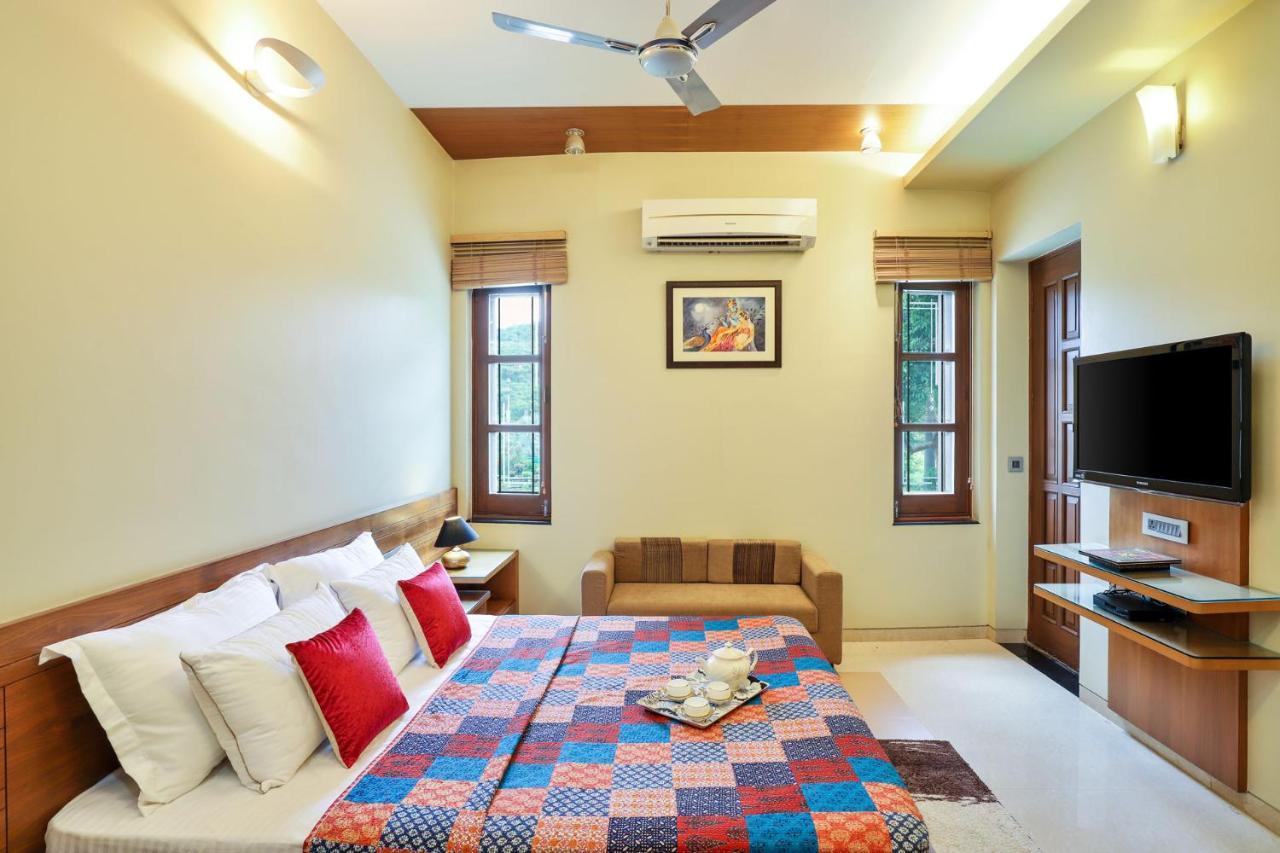 Stayvista'S Prakriti Farms With Outdoor Pool, Complimentary Breakfast And Hi-Tea Udajpur Zewnętrze zdjęcie