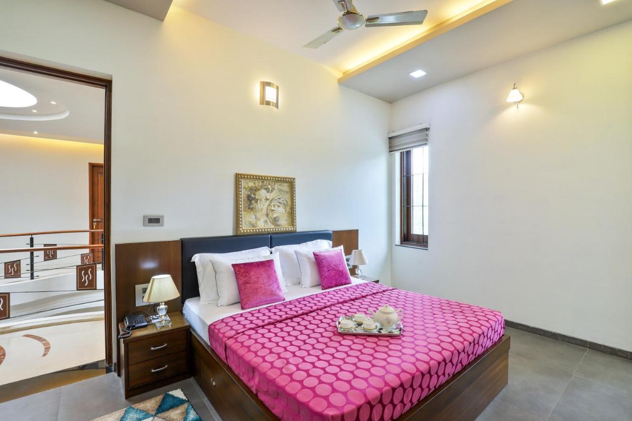Stayvista'S Prakriti Farms With Outdoor Pool, Complimentary Breakfast And Hi-Tea Udajpur Zewnętrze zdjęcie